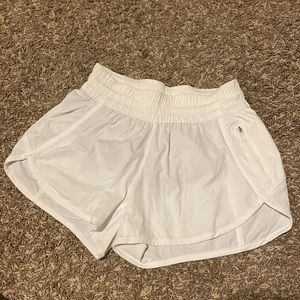 Lululemon tracker short V 4”
